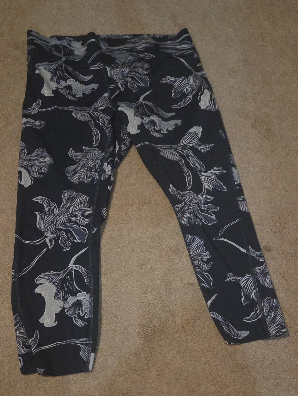 Athleta Floral L 3/4 LEGGINGS